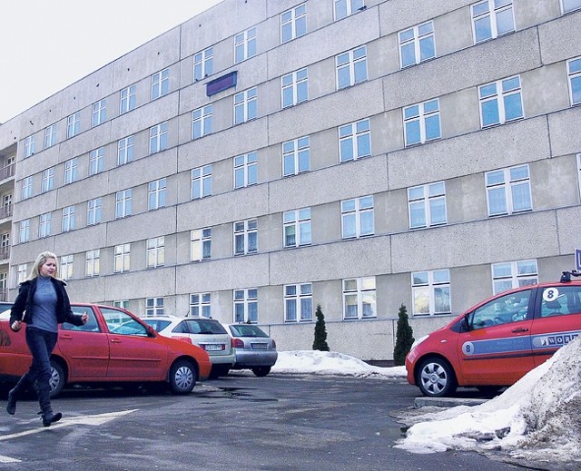 Obiekt stojący przy sieradzkim medyku i WORD jest wykorzystany tylko w części