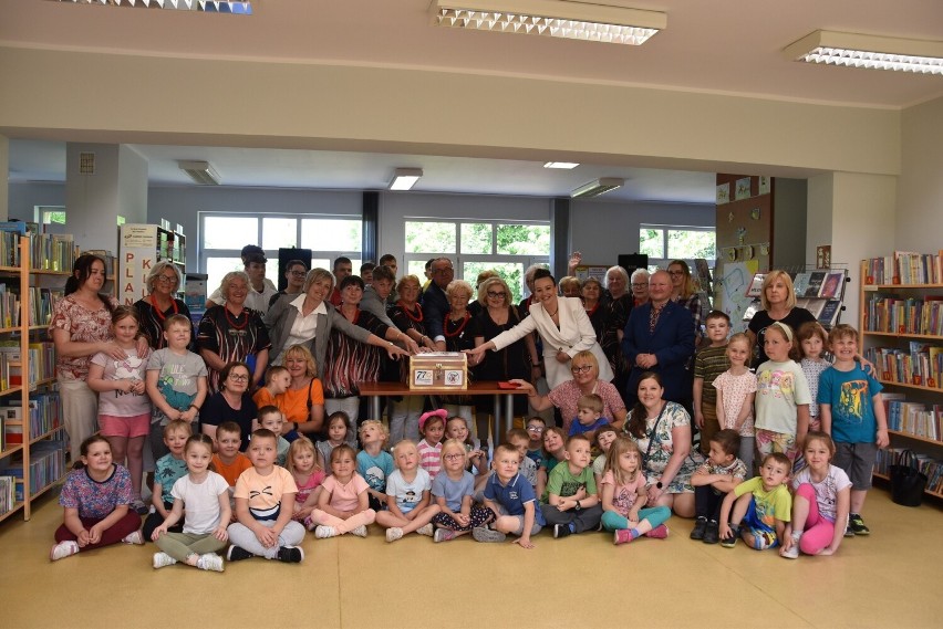 Biblioteka w Kluczborku też ma swoją kapsułę czasu. W jej...