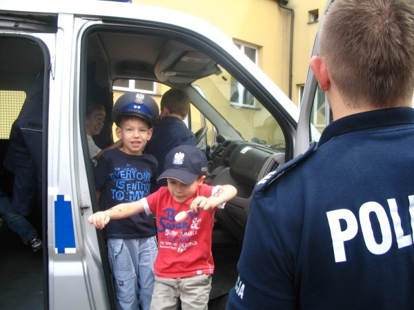 Policja Oświęcim. Dzień Dziecka z funkcjonariuszami