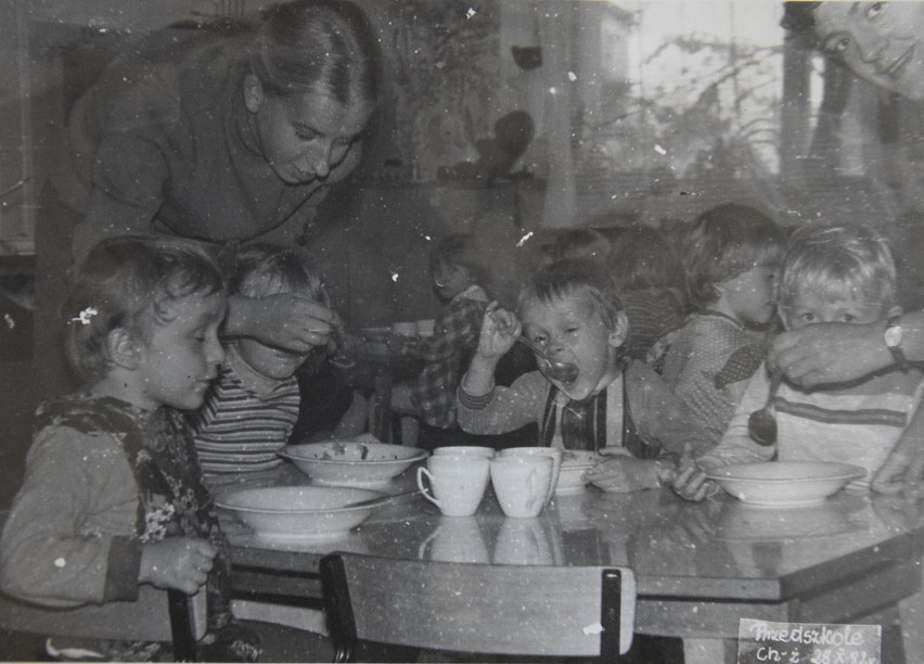 Przedszkole Pod Dębusiem Olbrzymkiem w Chodzieży: Niezwykłe zdjęcia ze starego albumu (FOTO)