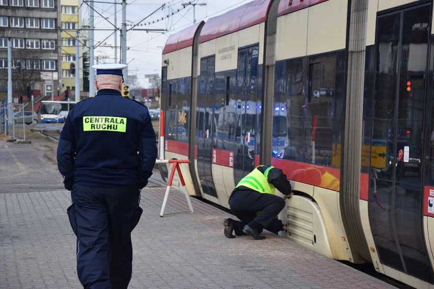 Zderzenie dwóch tramwajów w centrum Gdańska [WIDEO, ZDJĘCIA]