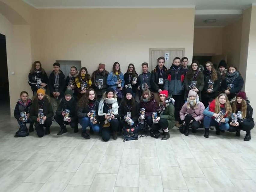 Debrzno. Blisko 40 wolontariuszy wyruszyło, żeby kwestować na ulicach gminy Debrzno