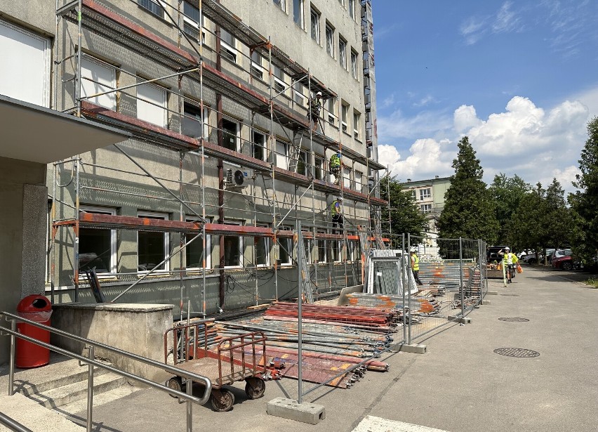 Trwa termomodernizacja czterech budynków szpitala wojewódzkiego w Piotrkowie