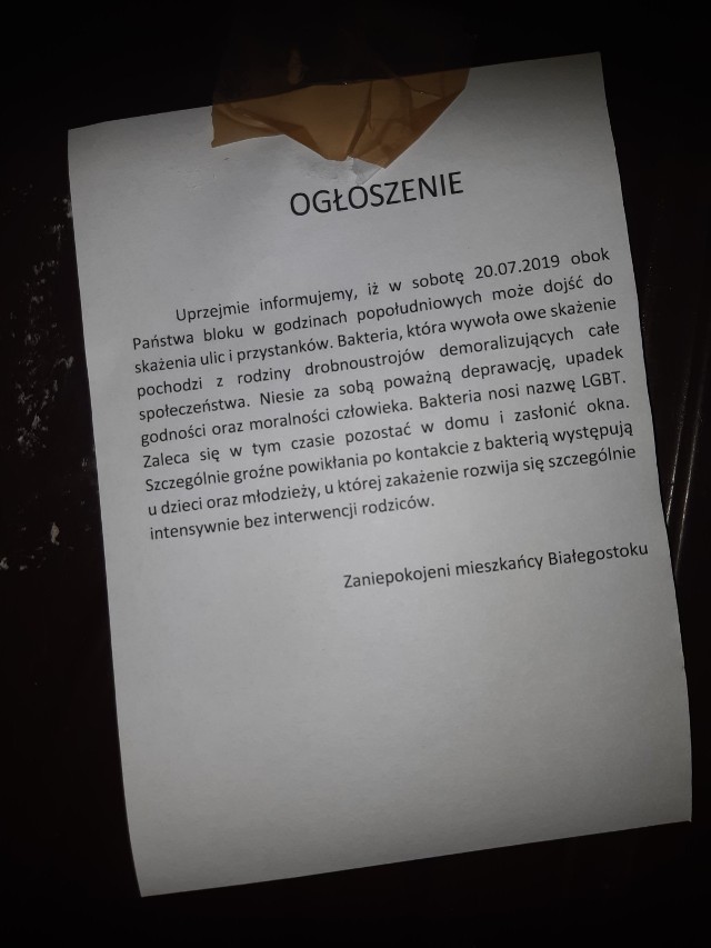 Atmosfera związana z pierwszym w naszym mieście Marszem Równości staje się coraz bardziej napięta. W ostatnich dniach mieszkańcy centrum Białegostoku na drzwiach budynków mogli zobaczyć homofobiczne ulotki. Ogłoszenia te straszą "bakterią LGBT" oraz "groźnymi powikłaniami po kontakcie z bakterią".