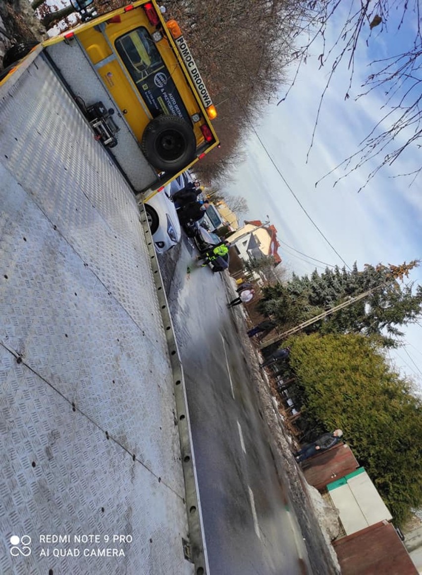 Zderzenie samochodów obok targowiska w Dąbrowie Górniczej. Uszkodzonych zostało aż pięć aut. Co się tam stało?