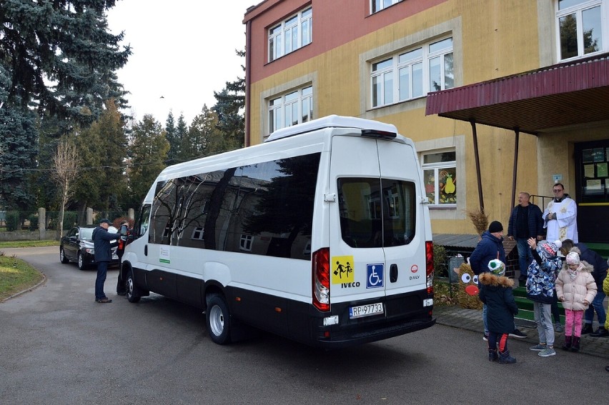 SOSW nr w Przemyślu otrzymał nowego busa do przewozu dzieci....