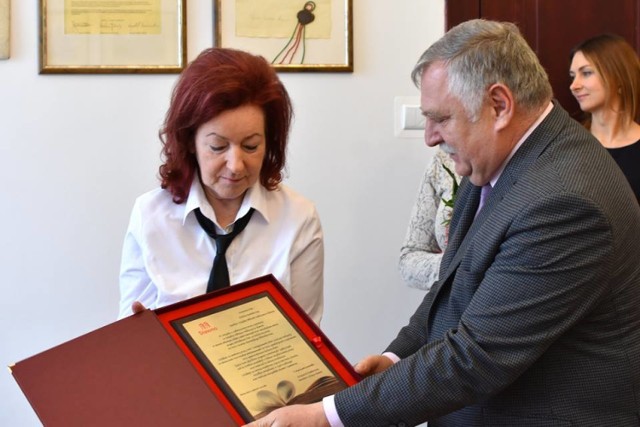 Pożegnanie Elżbiety Kosińskiej - Róg, która przez 31 lat była dyrektorem Miejskiej Biblioteki Publicznej w Sławnie