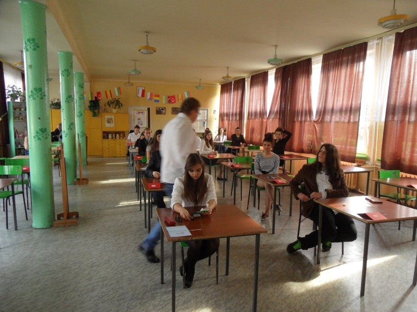 Egzamin gimnazjalny w Gimnazjum nr 16 w Sosnowcu [ZDJĘCIA]