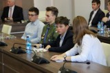 Młodzieżowa Rada Miasta w Tczewie: radni złożyli ślubowanie i wybrali prezydium [ZDJĘCIA, WIDEO]