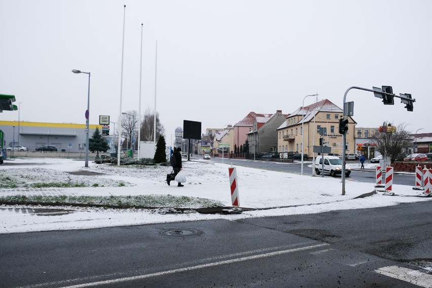 W środy poranek w Żarach sypnęło śniegiem