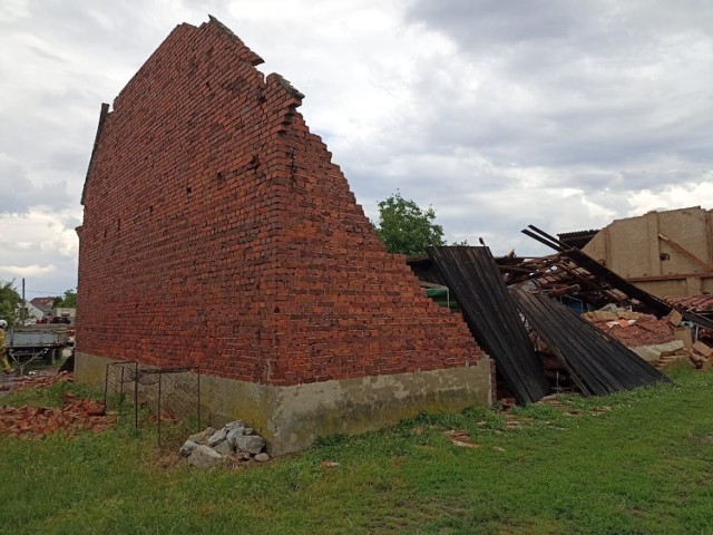 W Opolu zawalił się budynek, straty oszacowano na pół miliona zł.