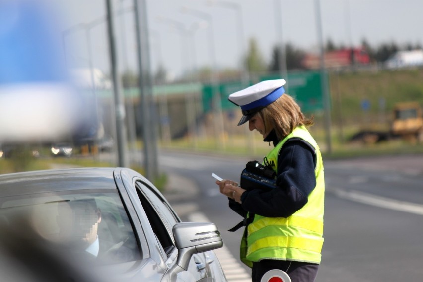 Wybierasz się na majówkę autem? Policja zwiększyła ilość patroli na drogach [zdjęcia]