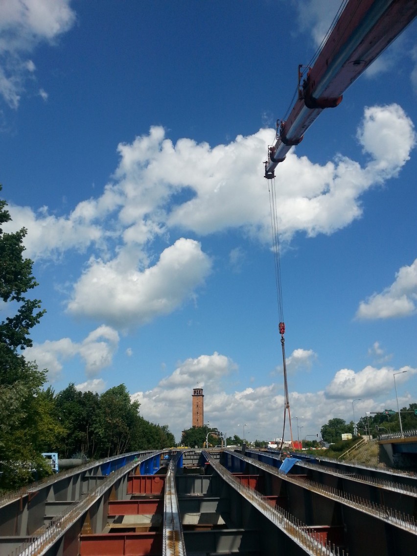 Most nad Kanałem Bydgoskim: Zamontowano ostatnie przęsło [zdjęcia]