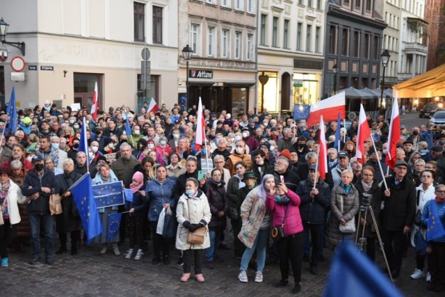 Wyższość prawa krajowego nad unijnym. Protest w Toruniu po decyzji TK