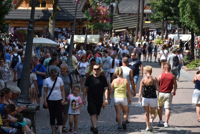 Zakopane. Mamy sierpniowy szczyt sezonu. Tłumy są wszędzie [ZDJĘCIA] 