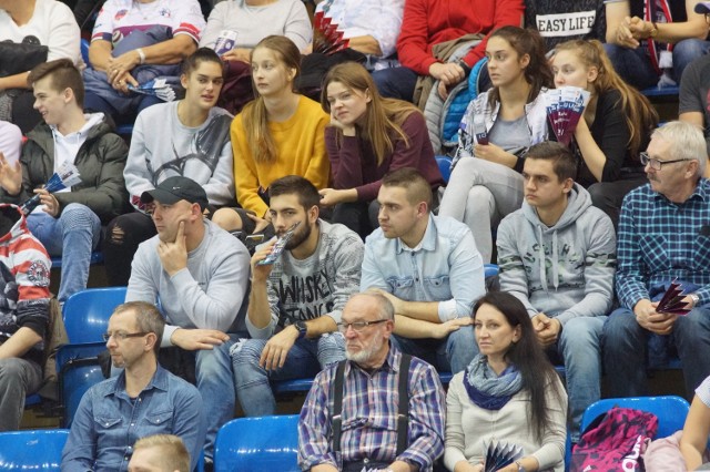Kibice siatkarek Energa MKS Kalisz podczas meczu z KSZO Ostrowiec