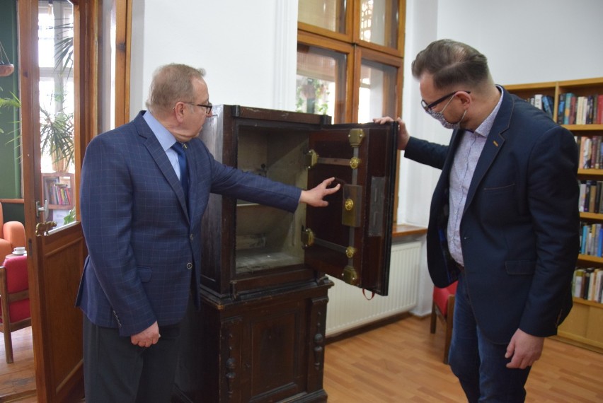 Biblioteka w Kaliszu. Piękny i zabytkowy sejf pojawił się...