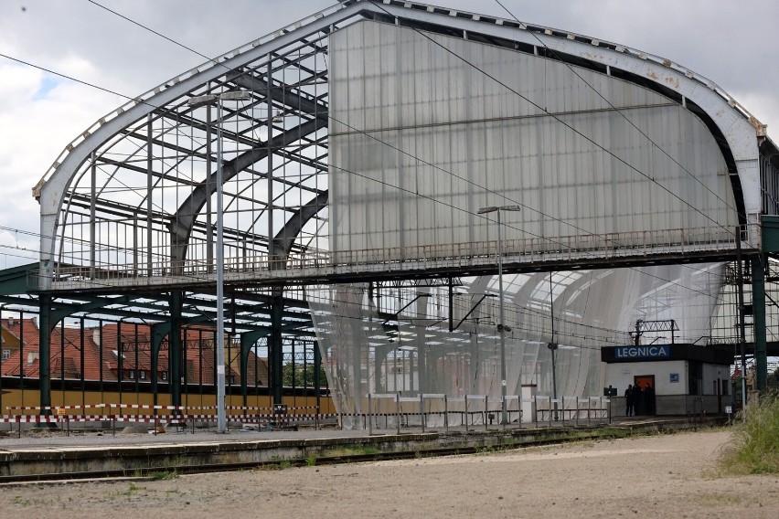 Legnica: Remont hali peronowej Dworca PKP, zobaczcie zdjęcia