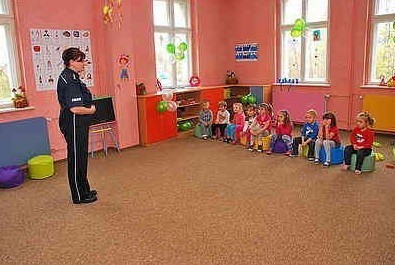 Policjantka w przedszkolu Jastrzębie