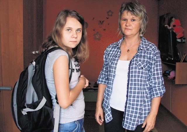 Aleksandra Kubiesa z Grojca z mamą Małgorzatą zastanawiają się, jak uszczuplić szkolny plecak