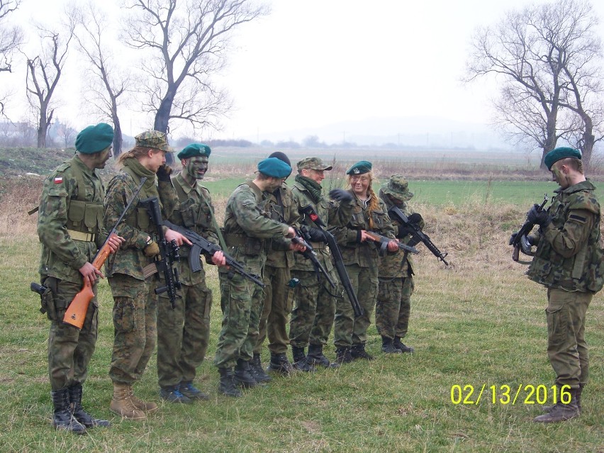Strzegomscy strzelcy podczas szkolenia w Jaroszowie