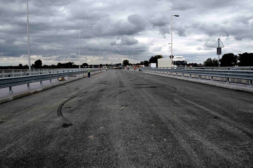 Próby obciążeniowe na moście w Malborku [ZDJĘCIA]. Wkrótce otwarcie nowego obiektu