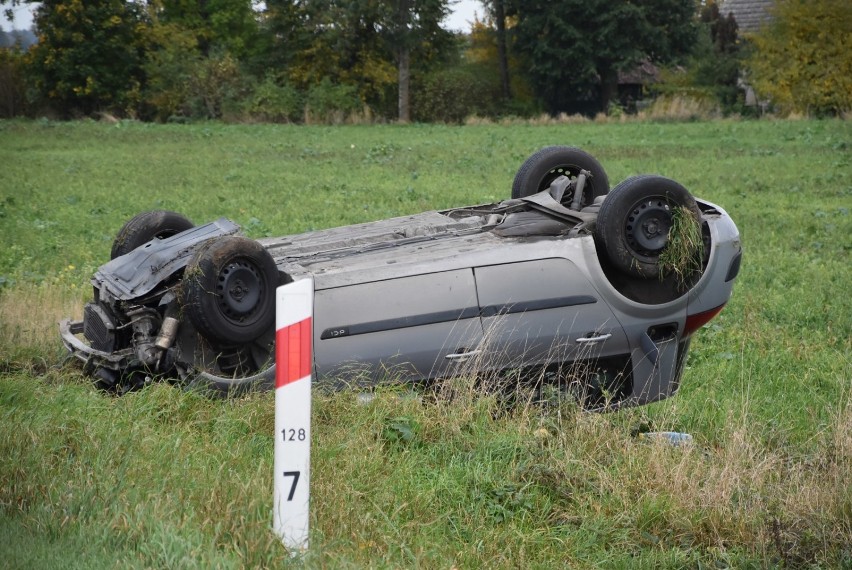 Wypadek na DK 32. Na tarasie Grodzisk - Rakoniewice dachował samochód 