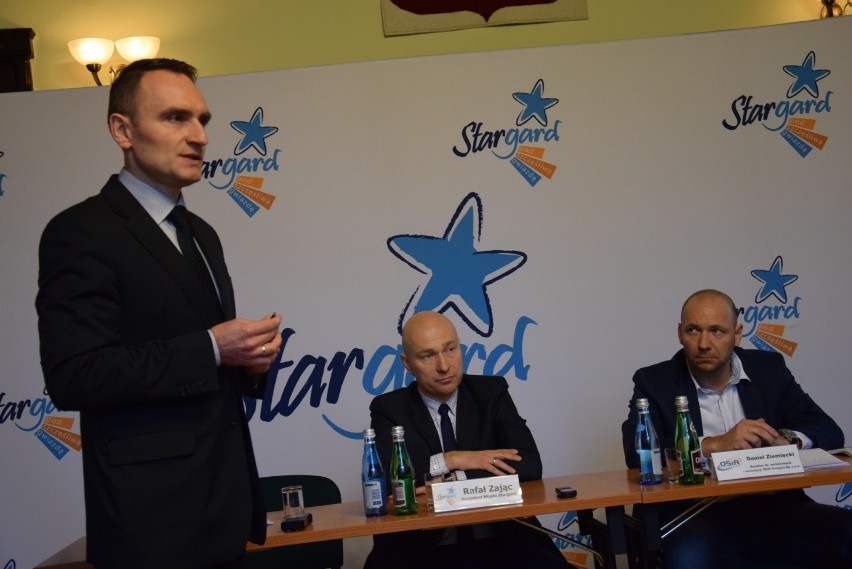 Prezesem OSiR jest Grzegorz Chudzik ( z lewej). Zapewniał...