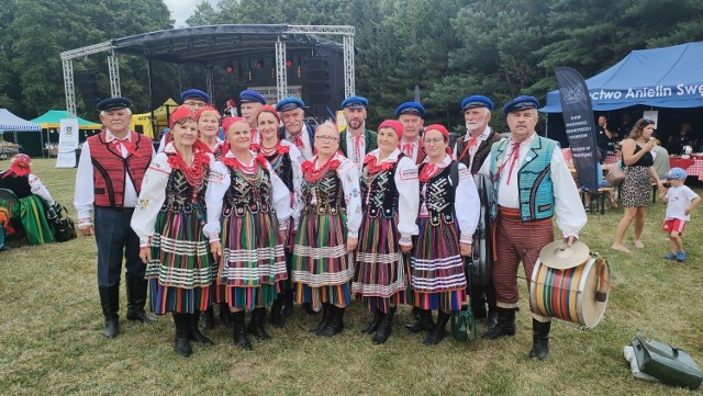 Przegląd odbywał się podczas Dnia Folkloru - Łódzkie na ludowo w Niesułkowie