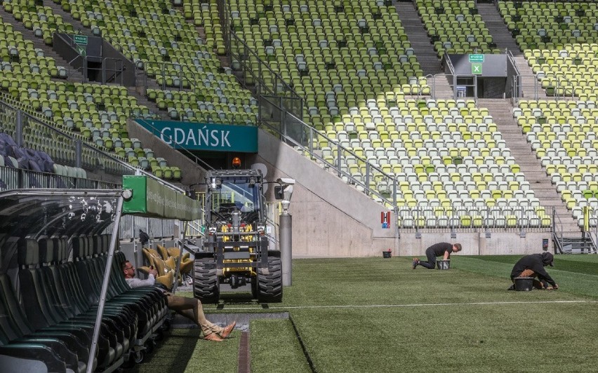 Przygotowania na stadionie i w jego sąsiedztwie do finału...