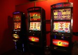 Policjanci zarekwirowali nielegalne automaty do gier. Mini kasyno działało w centrum miasta