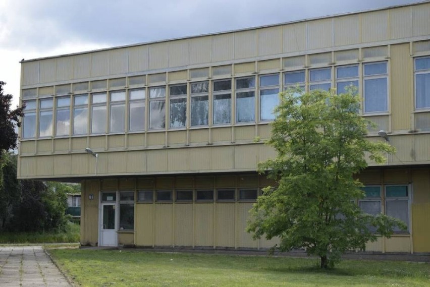 Ten budynek w Skierniewicach znali wszyscy. Dawny budynek urzędu skarbowego przeszedł do historii...
