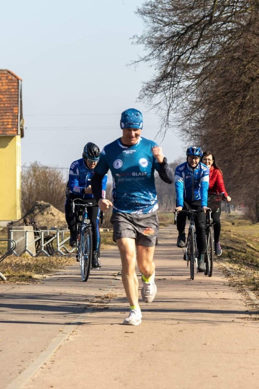 Lichnowy-Nowy Staw. Andrzej Potoczek przebiegł 200 kilometrów, żeby pomóc podopiecznym Reksa