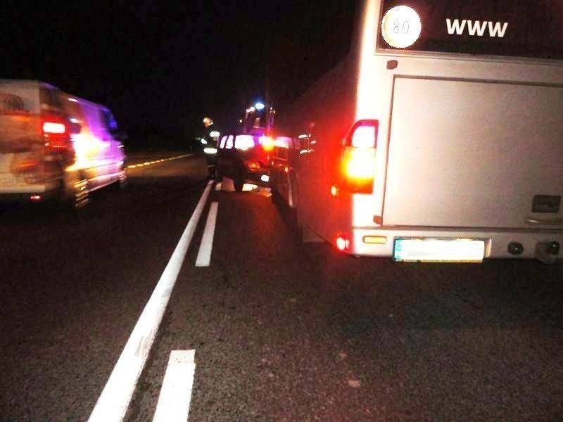 Wypadek Dąbrowa: zderzenie fiata z busem [ZDJĘCIA]