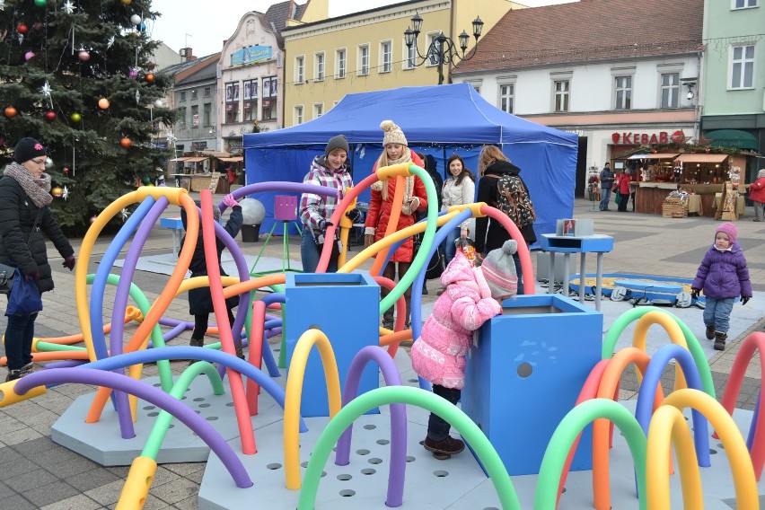 Święta w Rybniku: Na rynku dzieciaki budują igloo z pianek. Będzie też klaun!