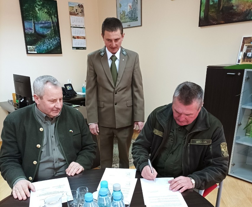 Leśnicy z RDLP w Krośnie przekazali ekwipunek dla Ochotniczej Obrony Terytorialnej Ukrainy [ZDJĘCIA]
