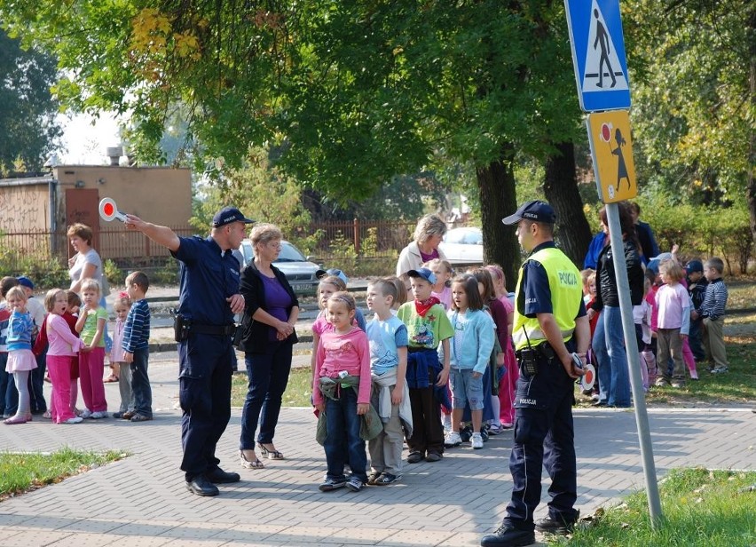 Biała Podlaska: Przedszkolaki uczyły się zachowania na drodze (FOTO)