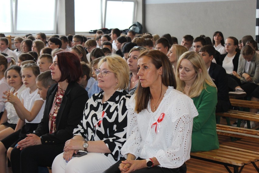 Uroczystości z okazji czwartej rocznicy nadania imienia Szkole Podstawowej w Ostrówku 