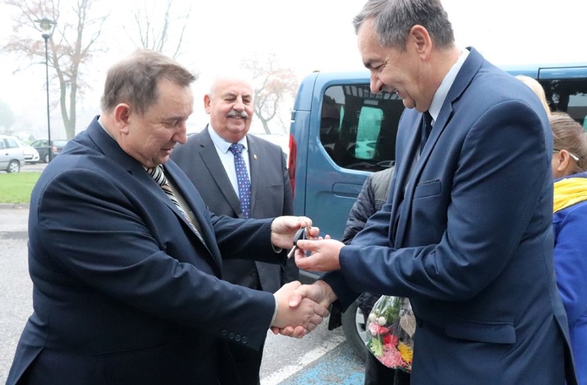 Dom Pomocy Społecznej w Tarnówku ma nowe auto [zdjęcia]