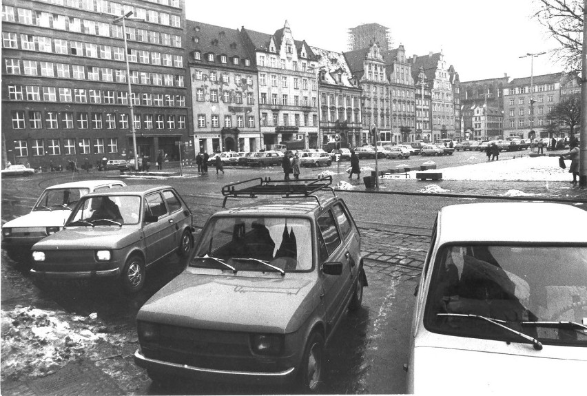 9 stycznia 1981 roku. Pierzeja zachodnia wrocławskiego Rynku