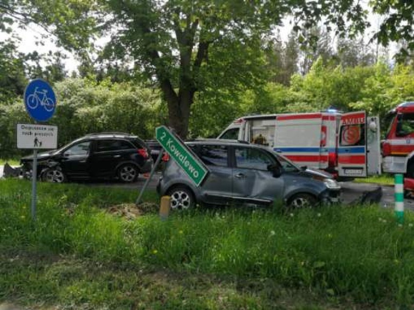 Margonin. Utrudnienia na drodze do Wągrowca. Powodem zderzenie trzech samochodów. Jeden dachował