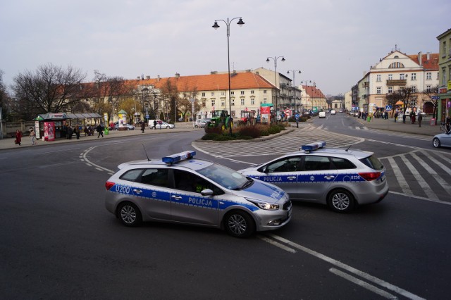 Protest rolników z powiatu kaliskiego. Traktorami wjechali do centrum Kalisza.