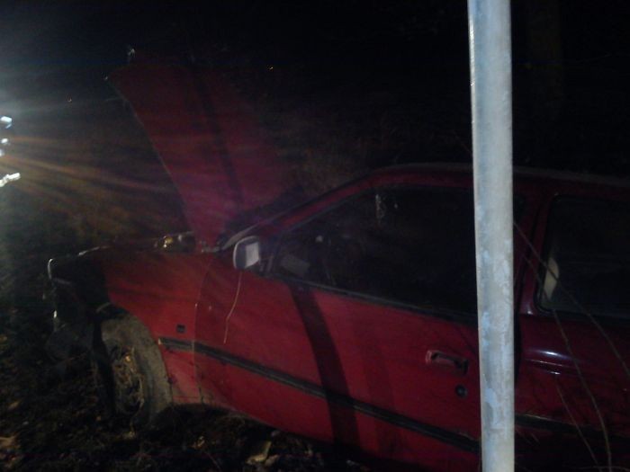 Broniszewice - Pijany kierowca ze Żbik uderzył w drzewo