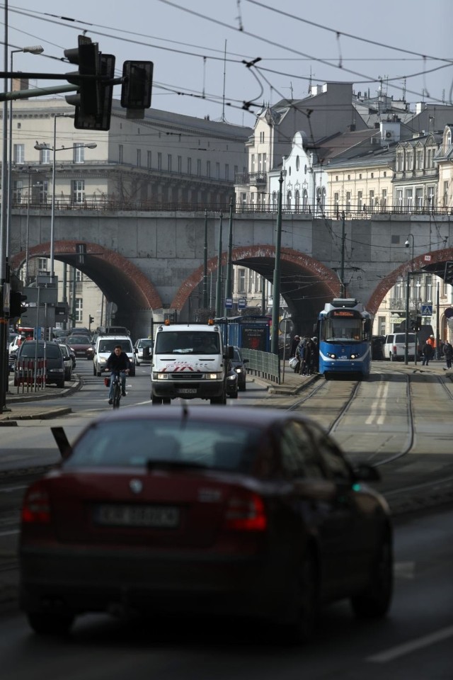 W Krakowie trwa wielka inwestycja  kolejowa. Najważniejszym elementem jest budowa dodatkowych torów, pomiędzy Krakowem Głównym a Krakowem Płaszowem.