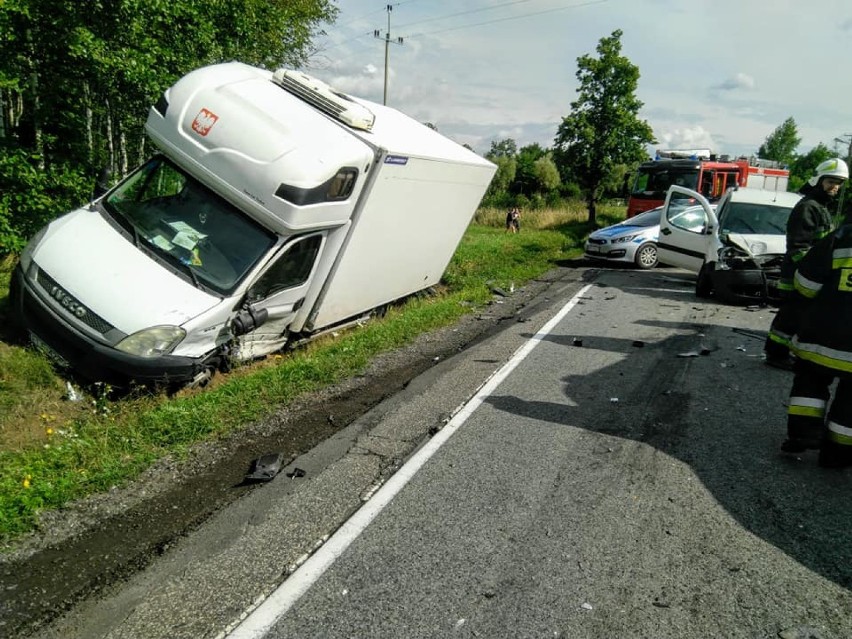 Wypadek w Budkowie na drodze krajowej nr 74. Zderzenie trzech samochodów, jedna osoba ranna [ZDJĘCIA]