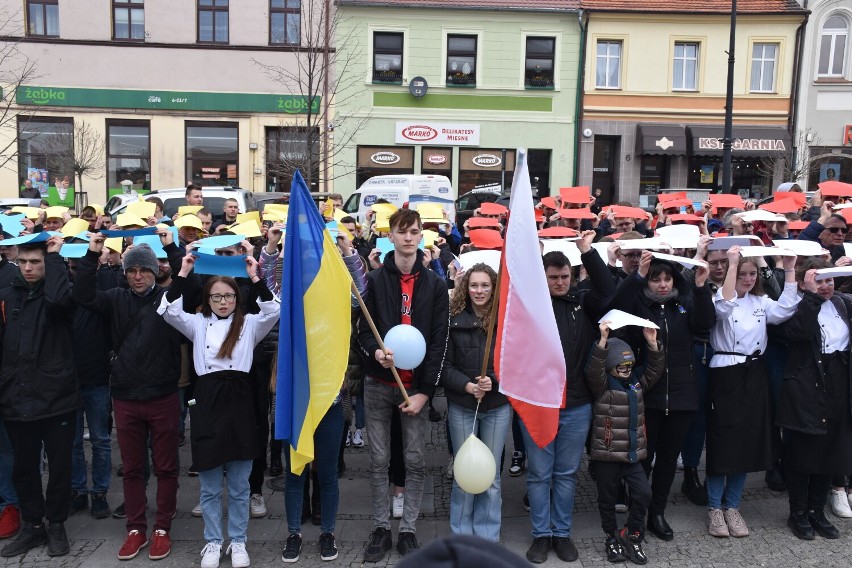 Wzruszające sceny na pleszewskim rynku. W centrum miasta...