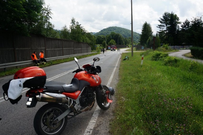 Wypadek w Ustroniu: zginęli motocyklista i pieszy [zdjęcia]