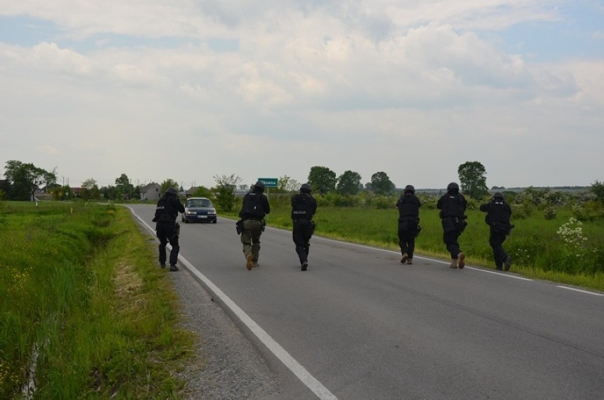 Ćwiczenia GROM-u, antyterrorystów i policjantów bocheńskich