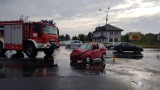 Wypadek na os. Widok w Skierniewicach. Cztery osoby ranne [FILM, ZDJĘCIA]