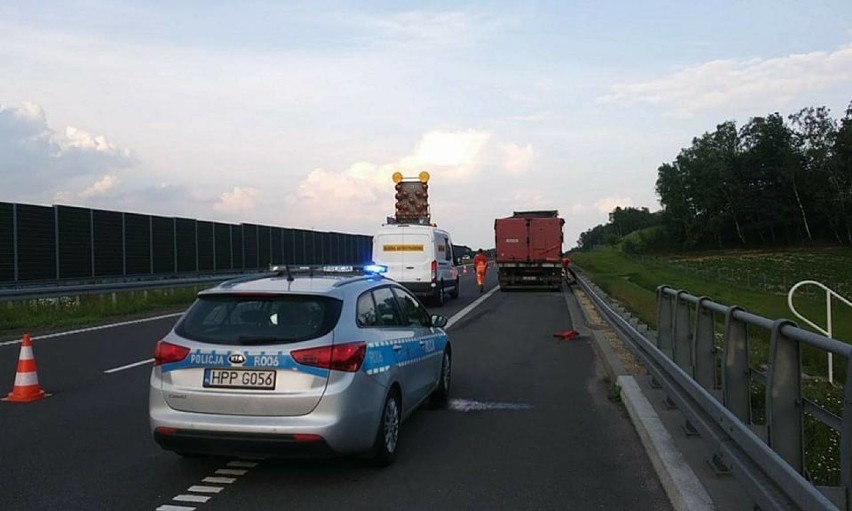 Kraksa na A1 między Żorami i Świerklanami - zderzyły się dwie osobówki i tir [ZDJĘCIA]